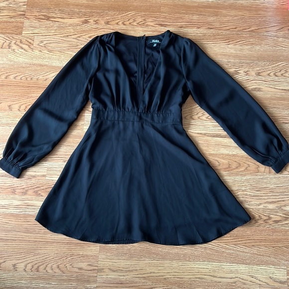 Black Long Sleeve Shift Dress from Lulus - Picture 1 of 4